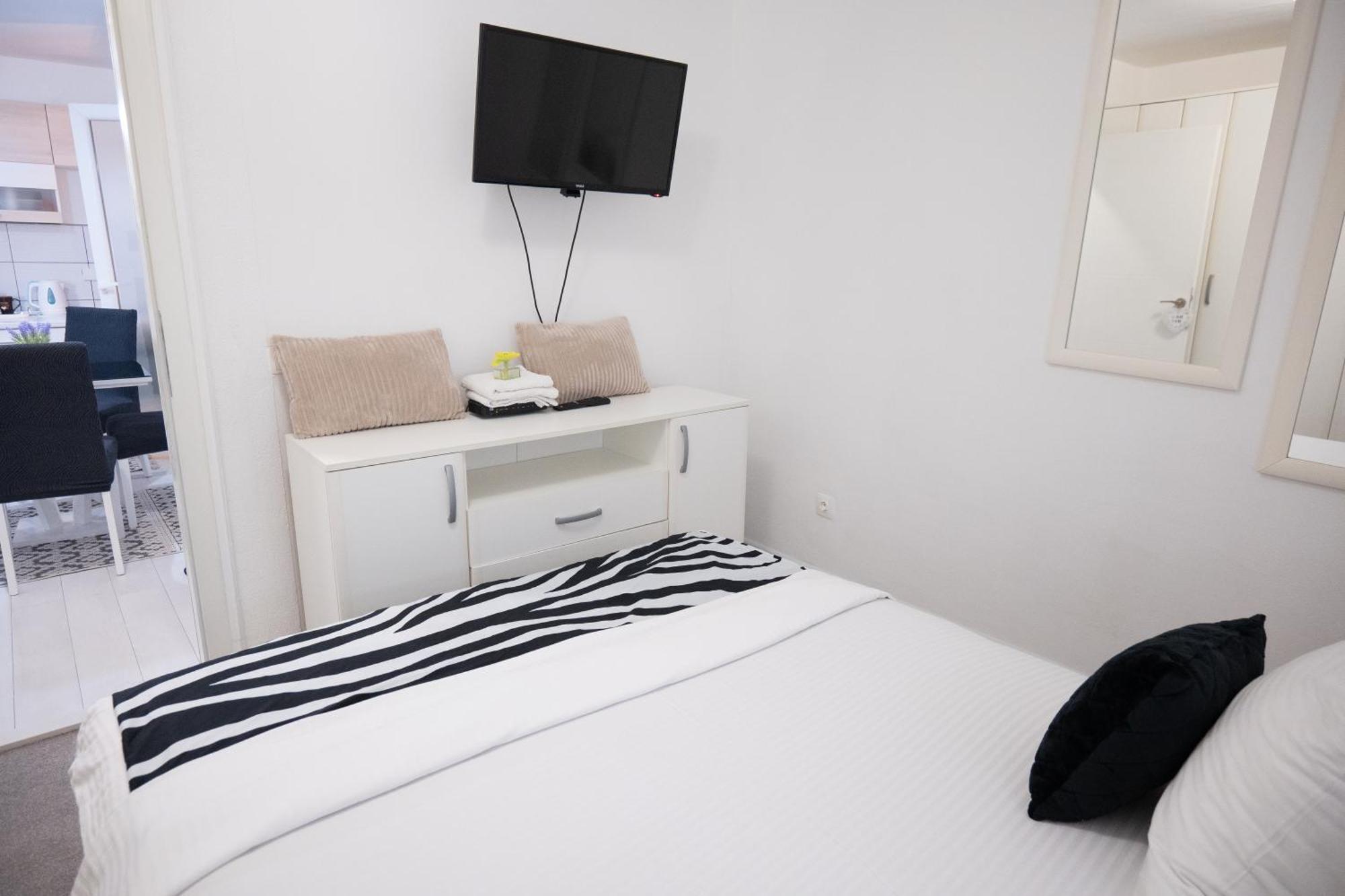 Grandeur Home Apartment Mostar - Free Parking ภายนอก รูปภาพ
